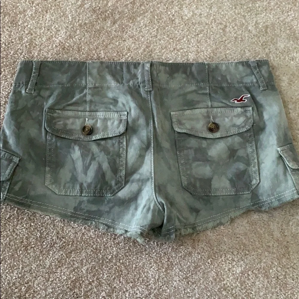 Hollister olive tie dye shorts - Picture 4 of 5
